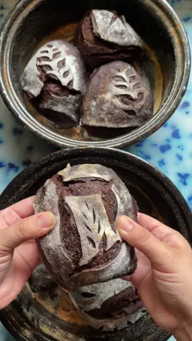 These mini sourdough pieces are always fun to do #sourdough #sourdoughtok #sourdoughstarter #sourdoughtiktok #sourdoughforbeginners #sourdoughclub #howtomakesourdough #sourdoughasmr #sourdoughcrunch 