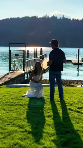 An early 5 year wedding anniversary for miles. His dream @MasterCraft boat. He always said its not fair guys dont get prorposed to as well so i leaned into it 🤣 cringing. But such a magival day 💫💫💫 #mastercraftboats  #mastercraft #proposal #wakesurf