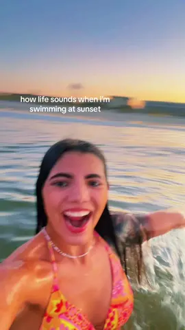 sunset swim>>> #fypage #sunset #beachtok #beachvibes #beach #ocean #relatable #Summer 