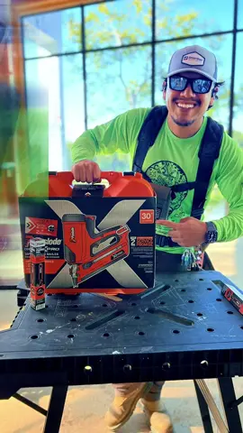 La clavadora inalámbrica más liviana en el mercado de la marca @itwpaslode, ahora con tecnología RapidFire #paslode #cordless #themexicancarpenter #framing #carpinteros 