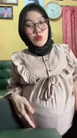 JANGAN MAGER JANGAN SKIP kalo mau kulit mulus bebas stretchmarks ya guyss 😘💪🏻 thankyouu @Stretch Mark Oil by RINTIK @Rintik Skincare Indonesia yang udah ciptain produk senampol ini ❤️ #fypシ゚viral #rintikstretchmarkoil #rintikstretchmarkcream #bumilmuda #bumiltm3 #xyzbcafypシ 