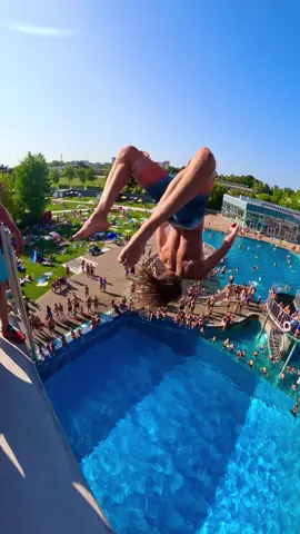 This video was shot on a @GoPro get it in my bio 🔥 thanks @knapp.philipp.imp for the shot 🚀 togehter with @Splashdiving_Austria @Timo-Mike @Nicolas Giancaterino #wels #pool #travel #fyp #austria #Summer #nature #photography 