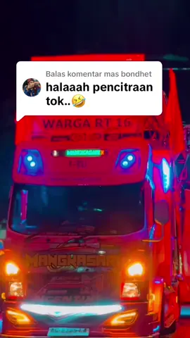 Membalas @mas bondhet namanya juga Bondhet, mungkin memang bawaan otak yg selalu berpikiran negatif dan suka berprasangka buruk terhadap orang lain, sepertinya dia tidak bisa menemukan kebahagiaannya jika tidak menghujat. Dan mungkin memang menghujat orang lain adalah makanannya!  . Kalau tontonan yg seperti ini dengan menunjukan kreativitas kostum kreasi masih dihujat katanya PENCITRAAN, berarti memang benar otak dia menunjukkan kwalitasnya. Maksudku seperti ini loo,,, nggak usahlah buka-bukaan ngumbari pupu & susu joget2 erotis dan dipertontonkan di karnavalan. Kasih tontonan yg ada batasannya. Dikasih kelonggaran karnaval, moso’ yo terus kita ugal2an.. kalau kamu si bendhot pengen nemui spek elsi ya sana silakan nge room, kalau pertunjukan yg kami suguhkan bagimu tidak bagus monggo, tapi stop bilang pencitraan! Omonganmu adalah kwalitasmu!  terserah bebas kalian para pemburu pupu dancer mau bilang kami sok suci / sok alim.  Jadi yg dimaksud mangkasari mau nerima job itu antara lain yg seperti ini, tampilkan kreasi & kostum yg baik. Jangan membuat rental sound semakin disudutkan dengan tampilan yg jauh dari kata sopan.  Semoga suara kami bisa didengan buat seluruh teman2, sahabat, calon penyewa dan rental sound sendiri untuk memberikan tontonan yg lebih baik lagi.  Terimakasih yg sudah mempercayakan event karnaval menggunakan sound mangkasari_audio - semoga atauran dari kami tidak menjadi beban untuk kita semua.  Salam cinta damai untuk sahabat Mangkasari 🤝😍🙏🏻 Lokasi: Senggreng - Sumberpucung - Malang (RT.16) Tanggal 24 Agustus 2024 #m#mangkasarim#mangkasariaudiok#karnavalsounds#soundkarnavals#soundhoreg#k#karnavalsenggrengt#trianawt#teamngentupk#karnavalmalangkarnavalsumberpucung