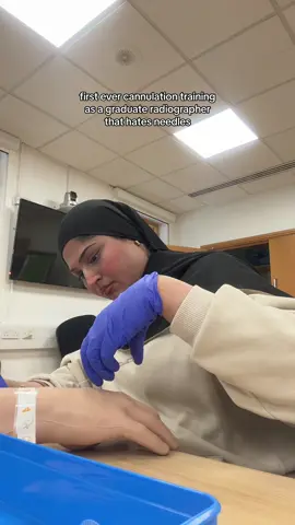 my trainer was literally the best. let me film the whole process & went through it with me thoroughly until i got it. practice makes perfect #fypシ #radiography #mriradiographer #mri #graduate #radiograph #cannulation 