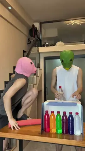 Invite your friends to watch the bottle matching challenge and the Whac-A-Mole challenge #fungame #funnytiktok #funnyvideos #foryou #guanbue68 