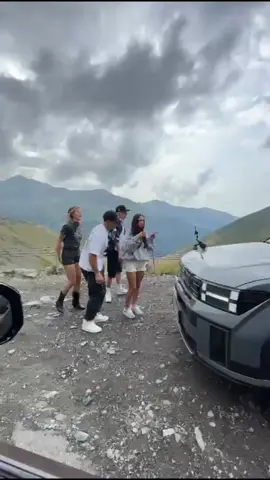 Miśki i Polscy influencerzy 🤣 #fun #hyundai #romania #misiu #bear #travel #trip #santafe #road #samochody #moto #influencer 