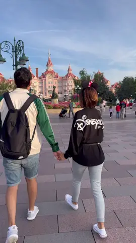 Une parenthèse enchantée avant la rentrée ✨🌈❤️Tous les 3 ❤️ La magie de Disney ✨Je vous embrasse les amis 💋#family #loveyou #disney 