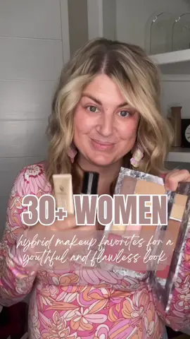 It’s been a minute since we’ve done a ✨MAKEUP OF THE DAY✨ To be honest, I hadn’t reached for my Seint compact in quite a while, but it felt so good to yesterday! I still love my Seint. There’s no confusion needed— you can LOVE and WEAR two makeup brands hand in hand. I do it everyday and it makes me dang happy.  I paired my Seint with my everyday Celesty favorites and I was set for the day! Whatever you need, I’m here to help you. I’m happy to have a beauty toolkit where I can truly find something for everyone!💞 #easymakeup #everydaymakeup #creammakeup #bbcream #hybridmakeup #cleanbeauty #cleanmakeup #affordablemakeup #seint #celesty #beginnermakeup #maturemakeup #over30 #pregnancy  