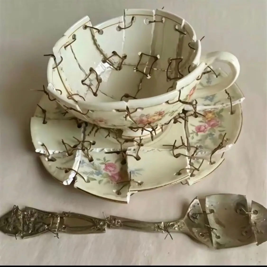 sudah tau kan apa artinya gelas dan sendok yang di jahit ini?🙂 #fypシ #fyp #foryou #foryoupage #sad #gamon #xyzbca #galaubrutal #batam #foryourpage #backtome #ai 