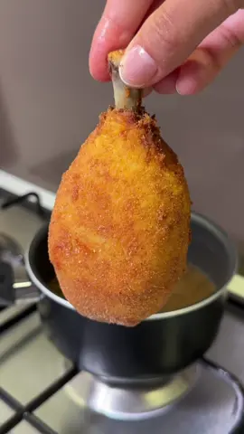 But 🍗  English ⬇️  Malzemeler  6 tavuk but  3 patates  Kaşar  Tuz  Karabiber Köri  Sarımsak tozu  Toz biber Yağ ⬇️ Ingredients  6 chicken thighs  3 potatoes  Cheese  Salt  Black Pepper Curry  Garlic powder  Pepper powder  Oil  #chicken #busezeynep #tavuk 
