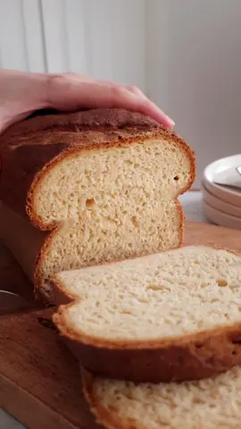 gluten-free sandwich bread 🍞🫶 the softest, fluffiest gluten-free bread you'll ever make – and it stays soft FOR DAYS!!! it also toasts beautifully (which can sometimes be a problem for GF bread) and it's super easy to make, it's honestly a fail-proof recipe 🙌 #sandwichbread #glutenfree #glutenfreebread #bread #breadtok 