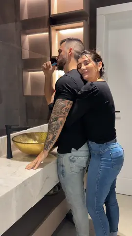 O importante é que o final seja só uma pequena parte do casamento 😍 #casal #vidareal #vidadecasada #humor #comedia #videosengracados #comediadecasal 