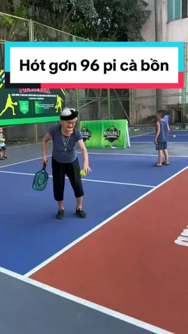 Khi em gái ngày đầu làm quen với bì cà bôn 🤣🤣🤣 #dangyeu #pickleball #haihuoc #xuhuong #giaitri 