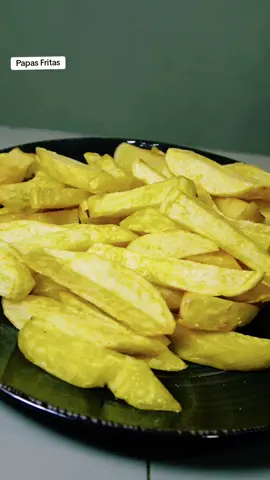 ¡Mira 👀 como hago mis Papas Fritas bien crocantesi  La Canchan y la Huevo de Indio son las papas ideales para frituras sin tanto proceso ditecto al aceite bien caliente 👌😋  pero mi preferida son las huevo de indio son una belleza 😉😅  ¿con que papa haces tus papas fritas? #papa #papasfritas  #LaRecetadelbuensabor #delicioso #Receta