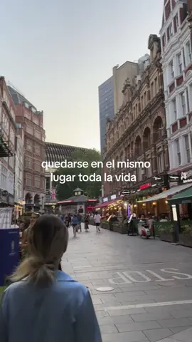 HAZLO, y si te da miedo, HAZLO con miedo🙌🏼 #travel #traveltiktok #viaje #reflexion #vida #madrid #madridtiktok #españa #viajar #motivation #motivacion #europa #europe #eurotrip 