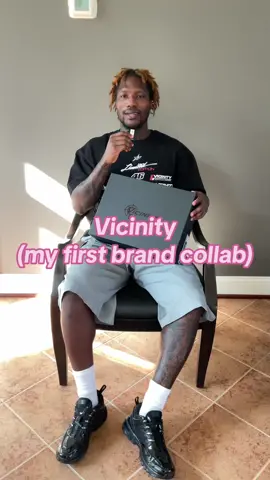 big shoutout to @VICINITY for my first brand collab #fypage #triples17  #sneakertiktok #sneakerfashion #fashiontiktok #fashion #streetwear #vicinity #vicinityde #robbbanks 