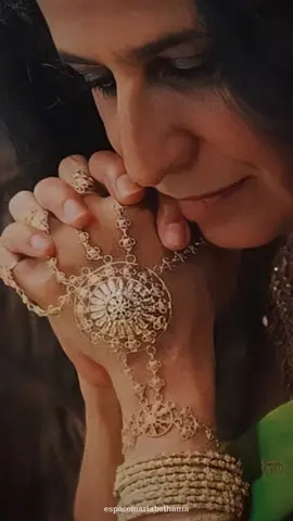 Salve Rainha! 🙏🏼😍 . . . . . . . #mariabethania #mariabethânia #mariabethaniamb #mariabethaniaoficial #maricotinha #abelharainha #rainhadampb #maria #bethania #cantora #musica #musicapopularbrasileira #mpb #arte #cultura #cantorasbrasileiras  #brasil #fyp #flypシ #foryou #foryoupage #vaiprofycaramba #poesia #artista #CaetanoEBethâniaTour #caetanovelosoemariabethania #turnedosirmaos #salverainha #religiao #catolica #maededeus 