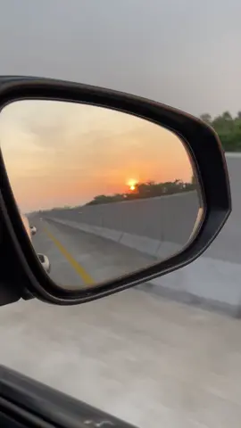 #sunrisemorning #toltransjawa #tolkertosonongawi #2gdinnovareborn #sewamobilsurabaya #rentalmobilsurabaya