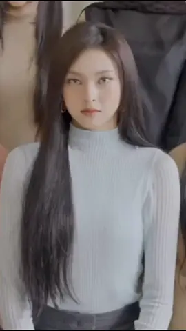 “UNDERSTATED GLAM LOOK Bold yet restrained, Create an elegant yet daring look with understated smoky makeup” no one can make us shut up how her face card is serving 😱✨ #CHIQUITA #BABYMONSTER #cool #gorgeous #maknae #치키타 #fyp #bestoftiktokph @NYLON JAPAN 