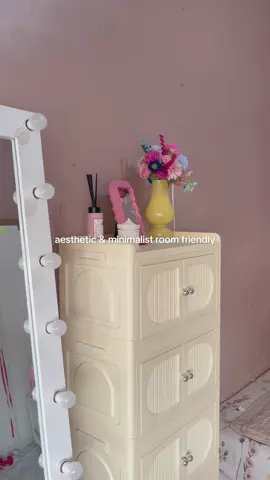 ini looh lemari plastik yang aku maksud, yang emang cantik minimalist & aesthetic💗 baru nemuin lemari yang pemasangannya gampang bangeeet gaperlu minta bantuan orang lain, segampang itu makanya bisa dipasang sendirian😩👏🏻  #fyp #roomdecor #roominspo #dekorasikamar #dekorasirumah #roomdecoraesthetic #whatsinmykost #roomdecorhaul #lemariplastik #lemariminimalis #lemaribaju #lemarimurah #lemariaestetic #sivhomedecor 