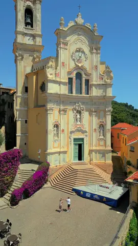 This might be the most beautiful town we encountered on accident😍 📌This is: Cervo🇮🇹 Our car broke down on our way from Nice to the Cinque Terre and we ended up having to stay close to this beautiful gem😁 #travel #italy #italytravel #beautifulplaces #hiddengems