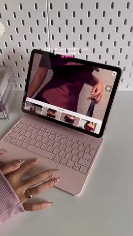 finally got my pink keyboard 😭💫 #ipad #keyboard #magickeyboard #ipadkeyboard #ipadaccessories #ipadair #goojodoq #fyp #trending #viral 