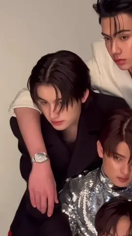 เอเอลุคตอนถ่ายแบบคือที่ โคตรจะลูกคุณหนูหลานคุณนาย แบรนด์หรูแบรนด์ไหนมองอยู่มาจองตัวน้องได้น้า ลุคแพงๆแบบนี้ไม่ได้มีมาบ่อยๆนะคะคุณ #aaashirakorn 