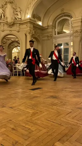 Magnifique prestation de danse de Carnet de Bal à Vichy pour les fêtes Napoleon III. Splendide !  @villedevichy  @vichymonamour  #crinoline #civilwar #claudiacardinale #xix #19thcentury #1800s #weddingdress #weddinggown #incredible #paris #reenactment #fashion #fashionhistory #historicalfashion #crinoline #weddings #weddinghair #princess #petticoat #napoleonIII #napoleonic #1840s #1850s #gloves #napoleonIII #secondempire