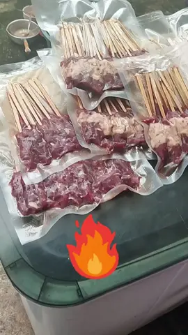 alhamdulillah untuk hari ini, orderan @satemaranngimakros mode frozen meluncur 🔥, untuk warung offline nya belum ada ygy hanya melayanin take away untuk yg dateng kerumah atau frozen saja,semoga kedepannya @satemaranngimakros bisa buka warung sate maranggi 🤲🏻☺ #kulinertiktok  #kuliner  #satemaranggi  #satemaranggimakros #kulinerjawabarat 