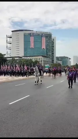 Terasa kembali jiwa mudaku. Yihaaaaa sesekali dangdut bukan selalu ye Mikey 🐎🤣😁🤣 #merdeka2024❤️🇦🇪 