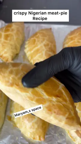 Nigerian crispy meat pie recipe 👍#everyone #baking #foryourpagе #foryou #meatpierecipes #nigerianmeatpie 