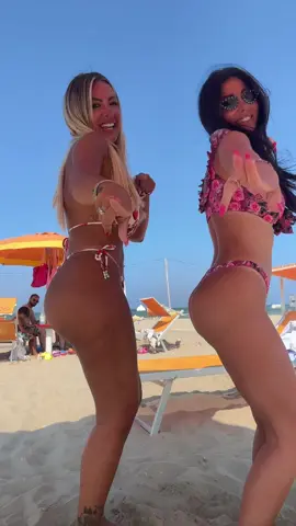 Dopo 1000 tentatovi ci siamo riuscite 🤪 @Tati #perte #andiamoneiperte #foryou #Summer #trend #viralvideo #neiperteee #viral #fyp @Pamela Padalino 