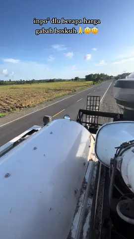 menyala lagi 🔥🤣🤣 @BRD’GadisManja #fyp #business #wajo #bugissulawesi #operatormuda #kubotadc70plus #bugissidrap #kubota #combine #ilmupadi🌾 #petanimuda 