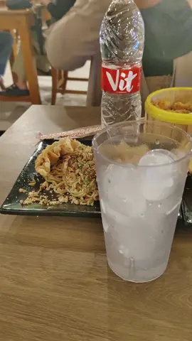 mentahan makan mie gacoan bareng cewek #prank #mentahanvideo #fyp #fypシ゚viral 