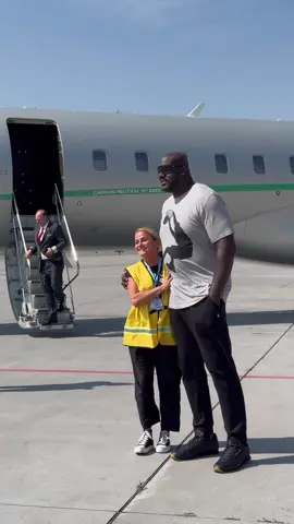 ⭐️ Wczoraj i dziś gościliśmy w Porcie Lotniczym Wrocław wyjątkowego gościa.  🏀 Odwiedził nas Shaquille O’Neal, 4-krotny mistrz NBA.  🤵‍♂️ Skorzystał z naszych usługi VIP&Business Services.  💙 Shaq, mamy nadzieję, że się podobało i do zobaczenia ponownie. ___________________ ⭐️ Yesterday and today, we had the pleasure of hosting a special guest at Wrocław Airport. 🏀 Shaquille O’Neal, 4-time NBA champion, visited our airport! 🤵‍♂️ He used our VIP&Business Services. 💙 Shaq, we hope you enjoyed it, and we hope to see You again. @ShaqDieselONeal  #NBA #basketball #legend 