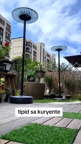 makakatipid ka sa kuryente kung ganito na gamit mong ilaw bes.😍😍😍#ufosolarlight #solarstreetlight #ufo #solarlight #streetlight #outdoorwaterproofsolarlight #greenenergy #sensorlight #christmaslight 