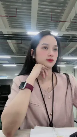 Đúng 5h:00 tắt máy, bán mình cho tư bản thế thôi. Lương 5 trịu chỉ thế thôi#vanphongvuunhon #biettheeodilam #xuhuongtiktok #vanphonggenz #dilamcogivui #douyin #dilamcogizuiii😜 