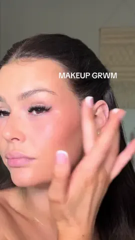 Makeup that enhances your natural features >> 💕 #makeuptutorial #grwmmakeup #everydaymakeup #sabrinacarpenter 