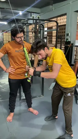 Gym funny video 😂🤣👀#fyppppppppppppppppppppppp #standwithkasmer💯😋🙏💪 #1millionaudition #gym #GymLife #fypシ゚viral #standwithkashmir #gymlovers #foryou 