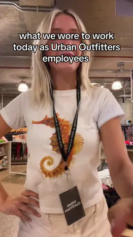 top is @In Print We Trust ✨💅🏽 #foryou #urbanoutfitters #OOTD #fyp #babytee #vintage #foryoupage #viral 