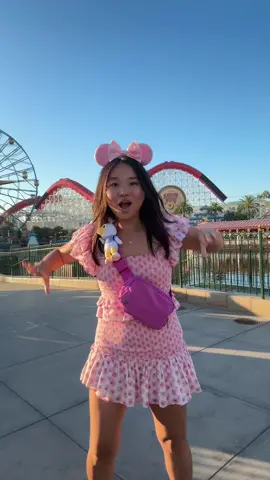 didney outfit🫶🏻 #disneyoutfit #teenstyle #preppyoutfit #preppy #disneyland #teencontentcreator #outfitinspo 