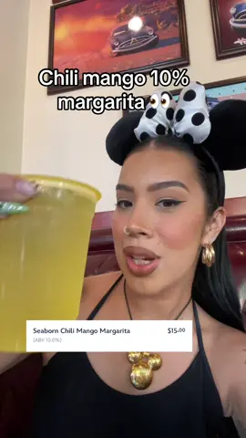 Have you tried this drink yet? do you like it?👀 #disneycaliforniaadventure #disneytipsandtricks #disneytips #disneydrinks #disneyparks 