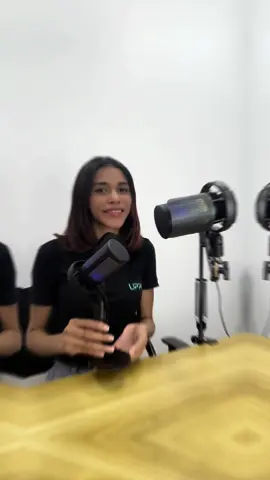 Mejora de forma increíble el audio de tus videos🔝 Micrófono Semi Profesional ME6S⭐️ Ideales para Streamer o creador de contenido para YouTube, incluso si eres músico será tu mejor aliado😉 Está diseñado para capturar profesional-quality sonidos con condensador, reduce ruidos y se enfoca en la voz; garantizando grabaciones nítidas y claras.🎙️ Adquiere el tuyo y aumenta la calidad de audio de tus videos 🔝 #microfono #semiprofesional #voz #creador #youtube #streamer #envivo #caracas #uppomi #influencer #uppomilovers