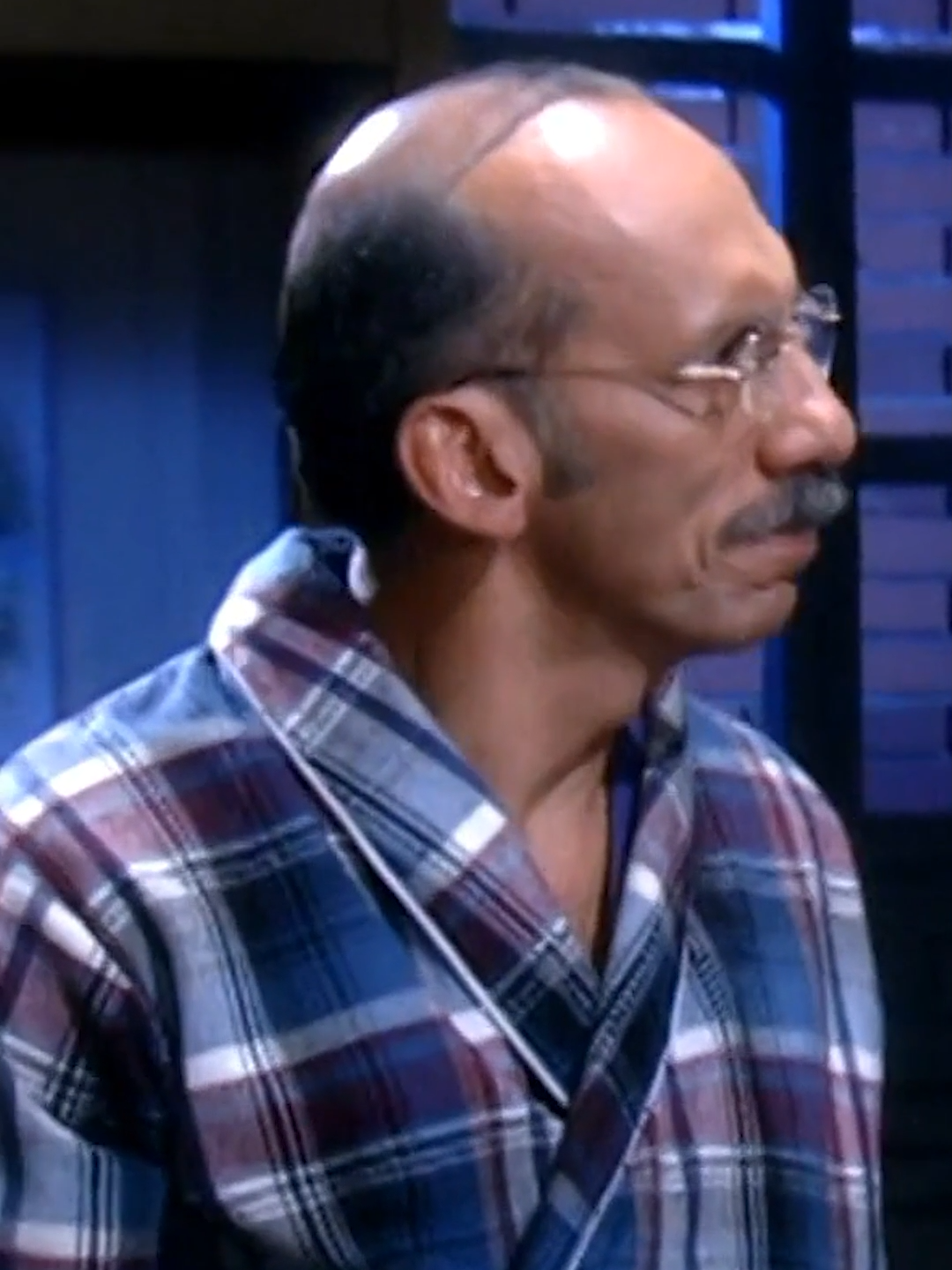 #BettyLaFea | Don Hermes le llamó la atención a Nicolás y Betty por estar reunidos a altas horas de la noche en su casa. 😅😱