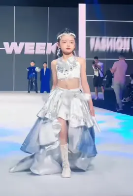 #begaidangyeu #begaidethuong #model #xuhuongthoitrang #thoitrangtreem 