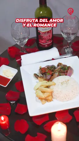 🍷💖 ¡Una cena romántica perfecta te espera en Hotel El Rosal! 💖🍷 Imagina una noche llena de encanto: una mesa elegantemente preparada, velas encendidas, y platos exquisitos que despiertan los sentidos. ✨❤️ Ven con tu persona especial y déjate llevar por el ambiente mágico que hemos creado solo para ustedes. ¡El amor se celebra mejor en Hotel El Rosal! 🌹🥂 #HotelElRosal #CenaRomántica #AmorYMagia #MomentosEspeciales #CenaParaDos