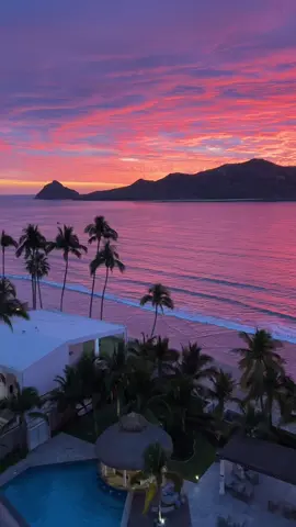 Los mejores atardeceres del 🌍 Quédate en uno de nuestros depas frente al mar y disfruta estas increibles vistas 🌊♥️ #mazatlan #viajamzt #viajamazatlan #mzt #playa #vacaciones #hospedajeseguro #rentavacacional #fyp 