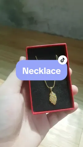 Unique Lead Necklace😍  #necklace #leaf #leafpendant #leafnecklace #accessories #jewelry #fashion #affordable #tiktokfinds #danfinds #fyp 