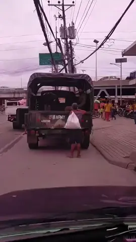 Good job sir! # salute to All soldiers thank you for the service in our country! #tiktokviral #everyone #sundalo #sundaloyal #sundalonyupo #follow #followers #tikokviralvido #following 