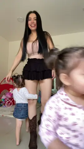 Ellas igual quieren salir 😅🥰 mis besties 💕 #fypシ #fyp #foryou #momlife #girlsmom 